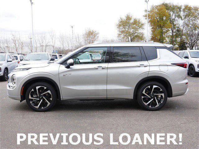 Used 2025 Mitsubishi Outlander SEL image 4