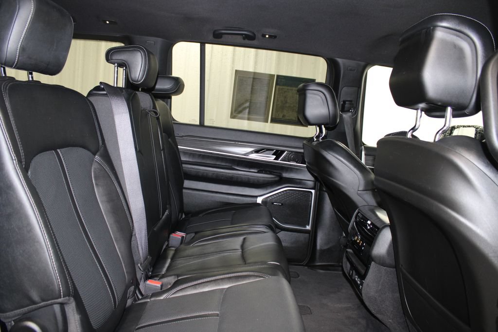 Used 2023 Jeep Wagoneer L Series III w/ Preferred Equipment Group AWD/4WD image 34