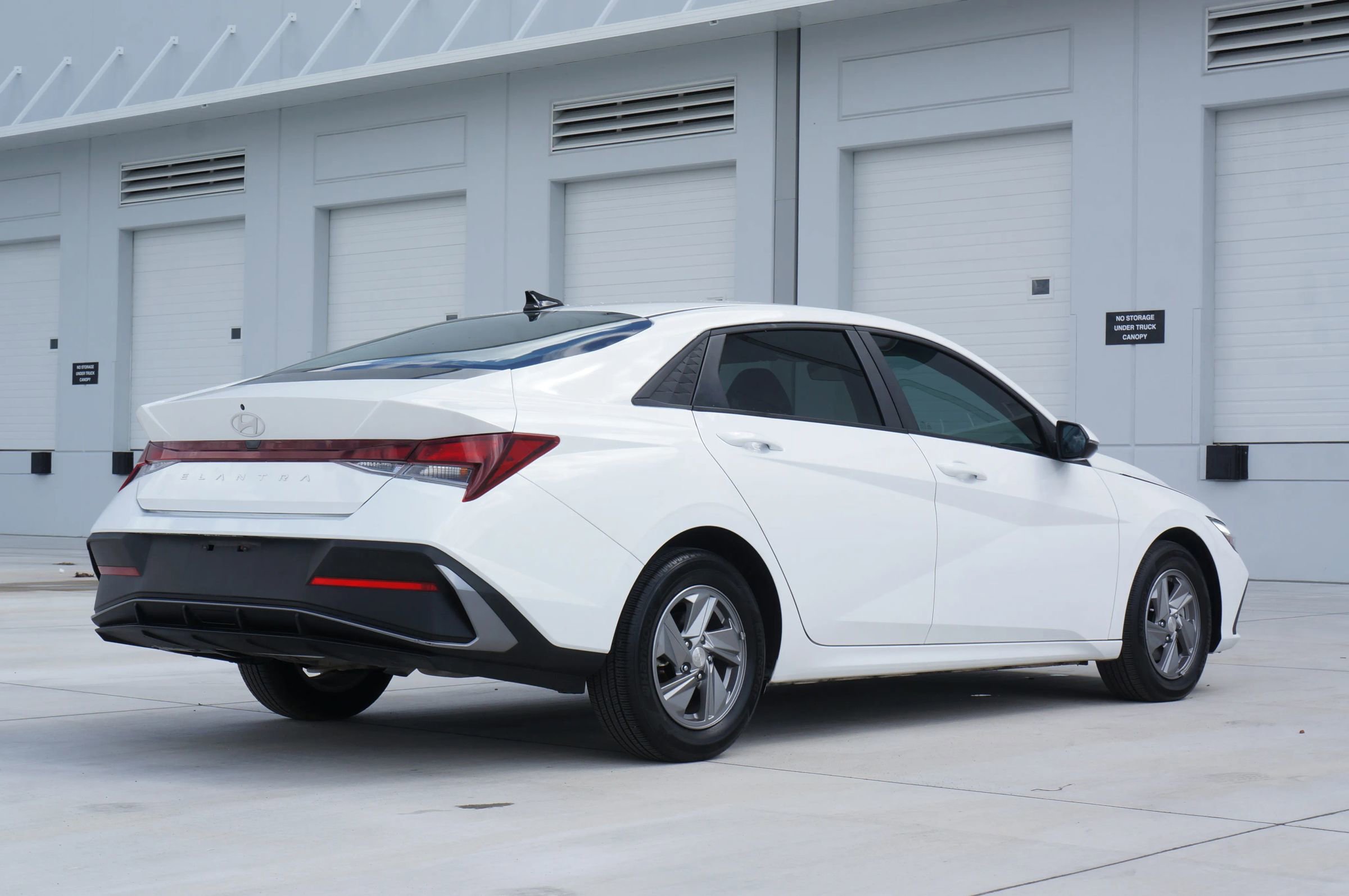 Used 2024 Hyundai Elantra SE image 13