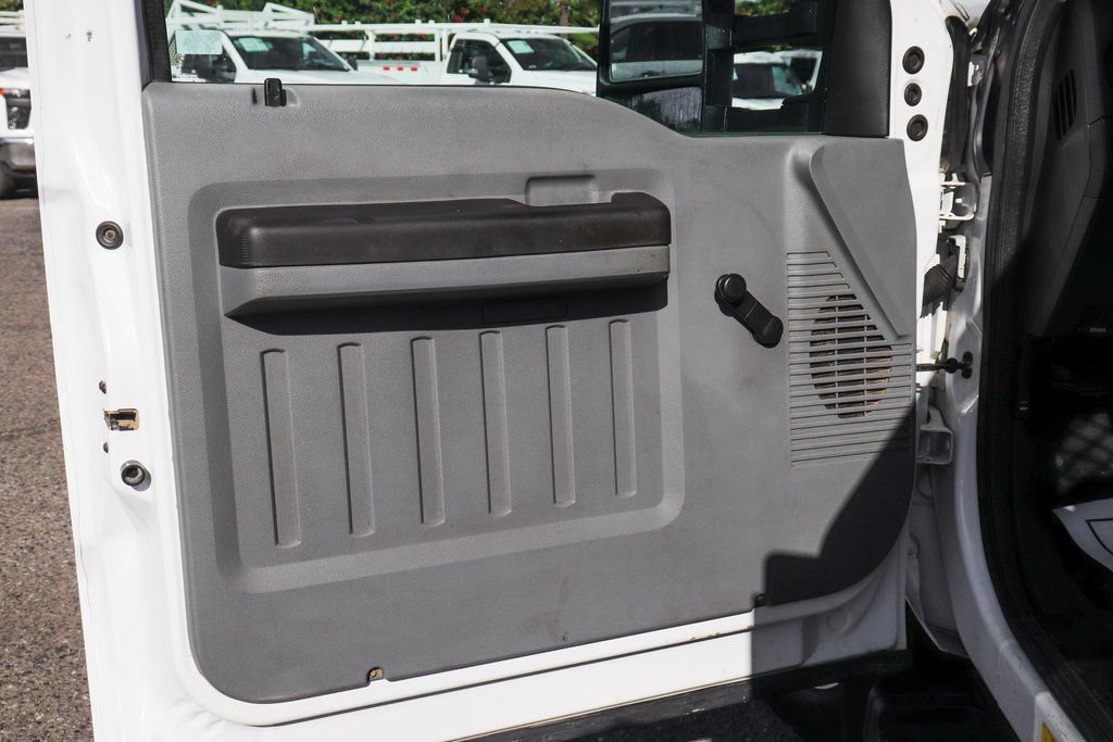 Used 2015 Ford F550 2WD Regular Cab Super Duty image 15