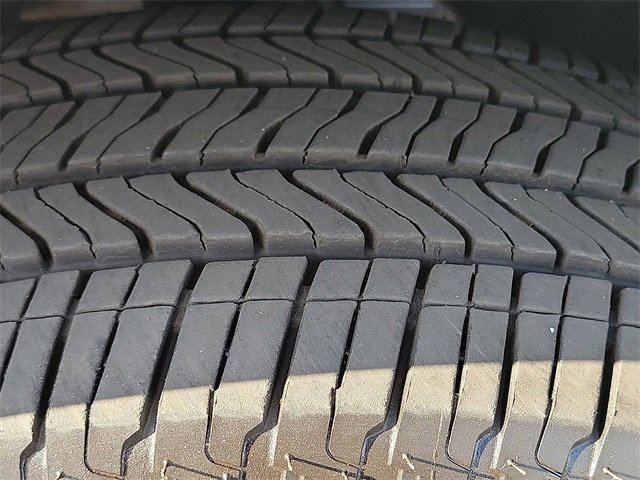 Used 2025 GMC Acadia Elevation image 28