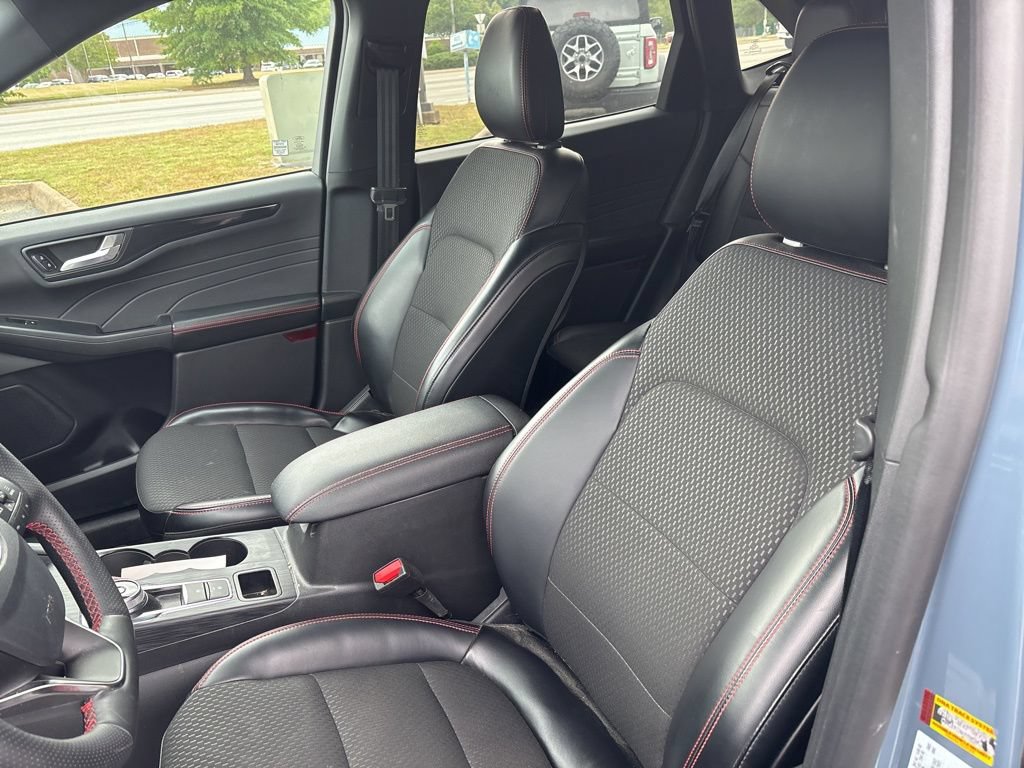 Used 2024 Ford Escape ST-Line w/ Tech Pack #1 AWD/4WD image 9