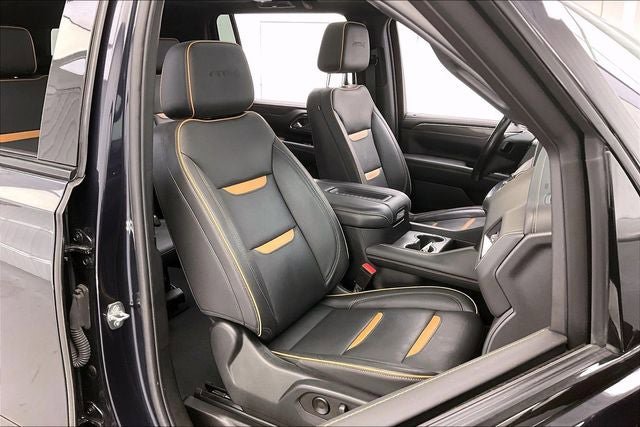 Used 2023 GMC Yukon XL AT4 w/ Technology Package AWD/4WD image 7