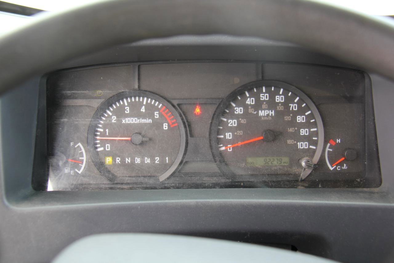 Used 2018 Isuzu NPR image 10