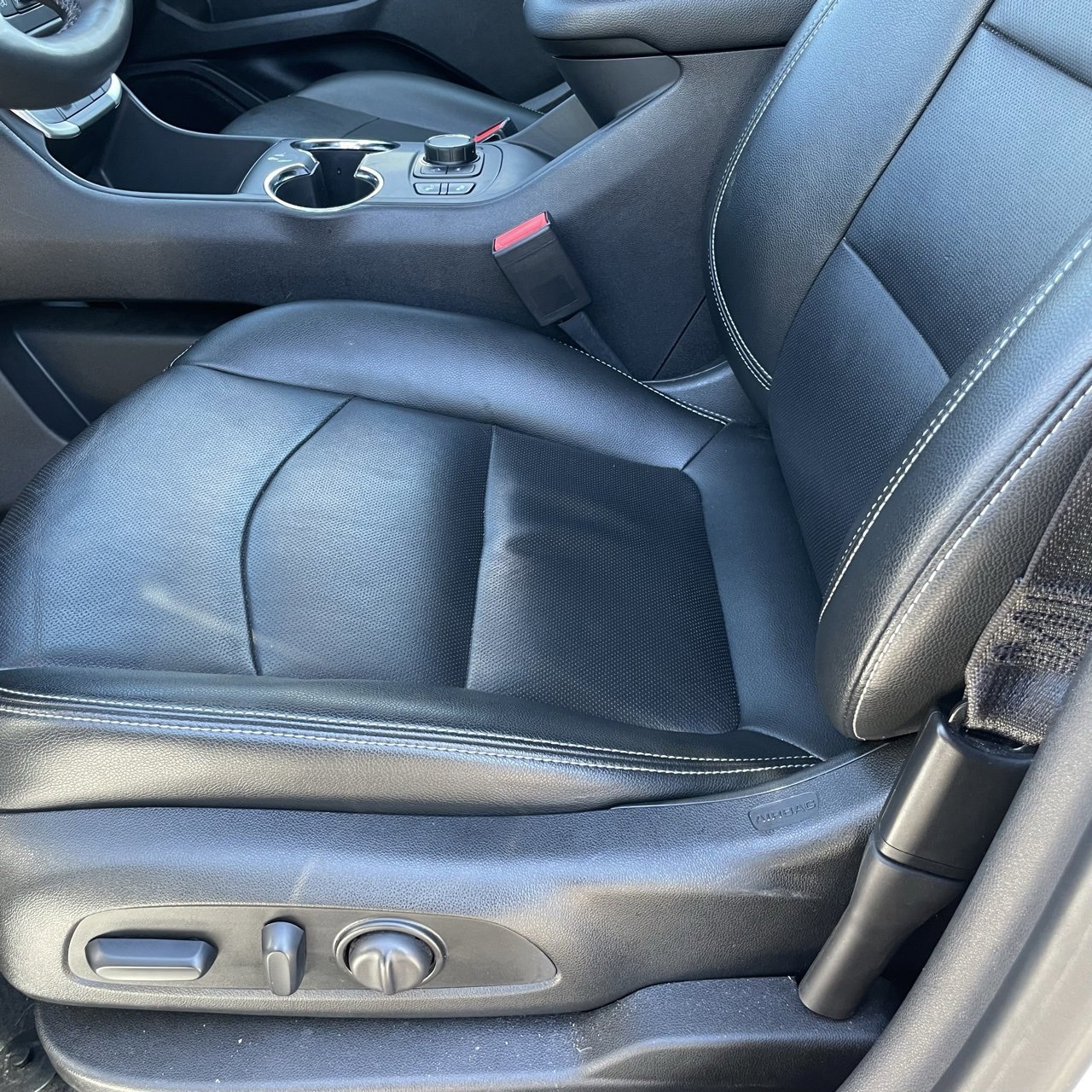 Used 2024 GMC Terrain SLT image 24