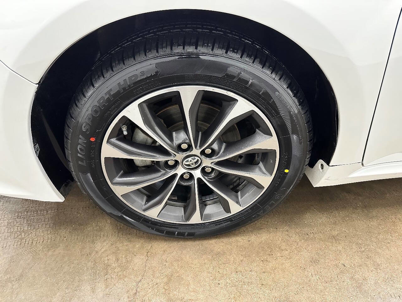 Used 2018 Toyota Avalon XLE image 13