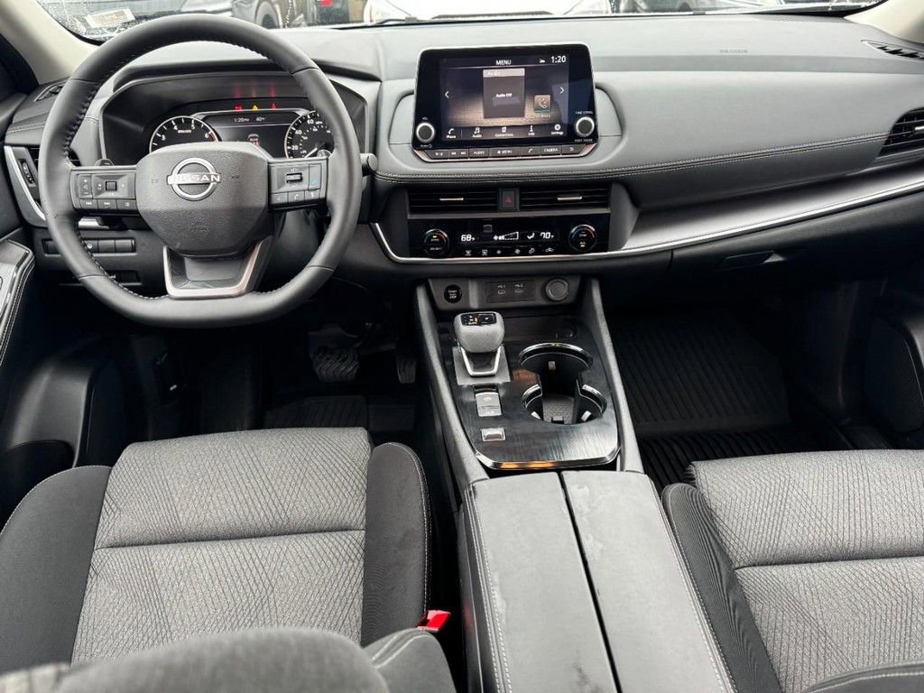 Used 2025 Nissan Rogue SV image 11