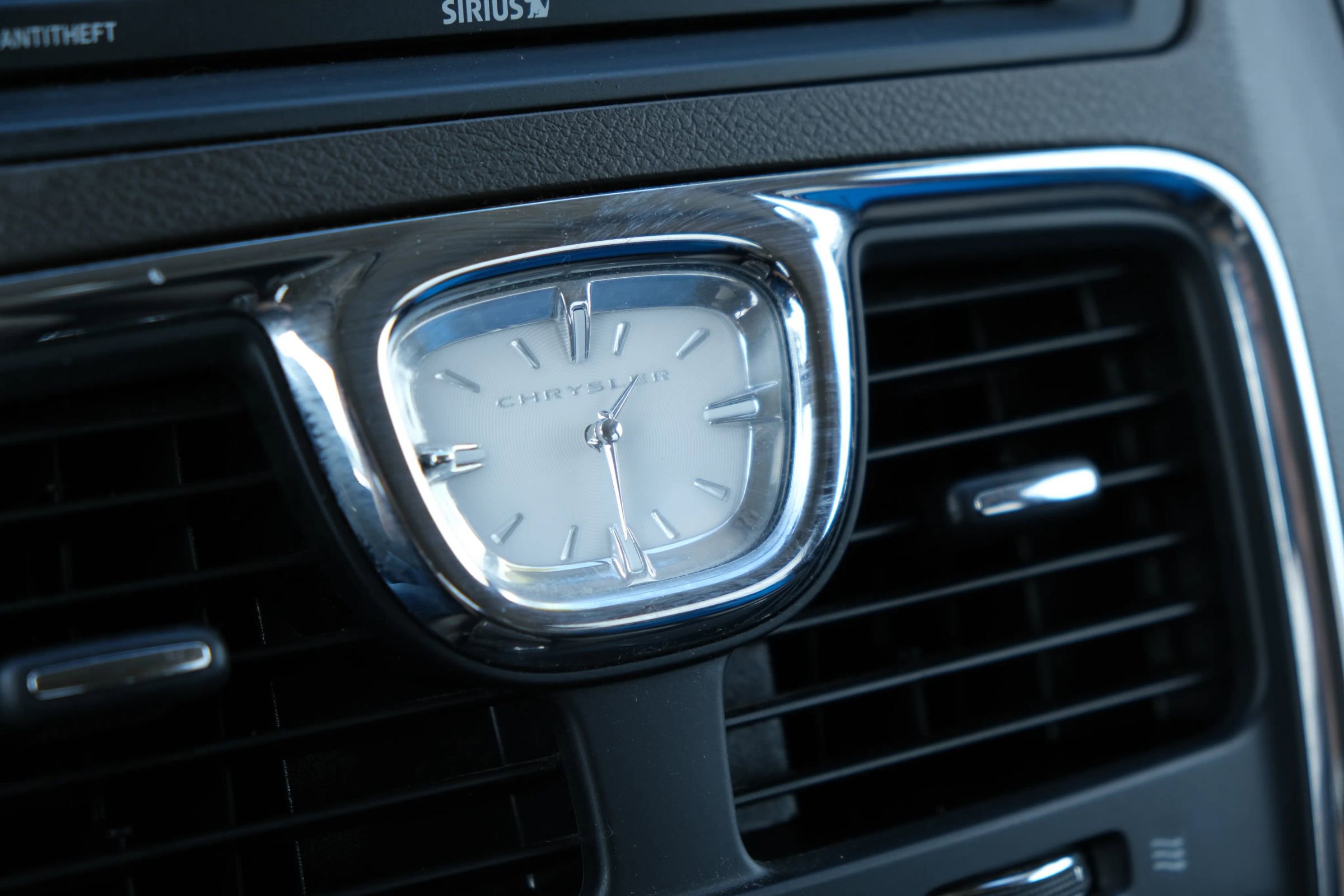 Used 2015 Chrysler Town & Country Touring image 32