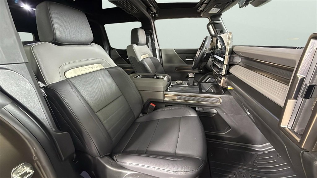 Certified 2025 GMC Hummer EV 2X w/ LPO, Cargo Utility Package image 36