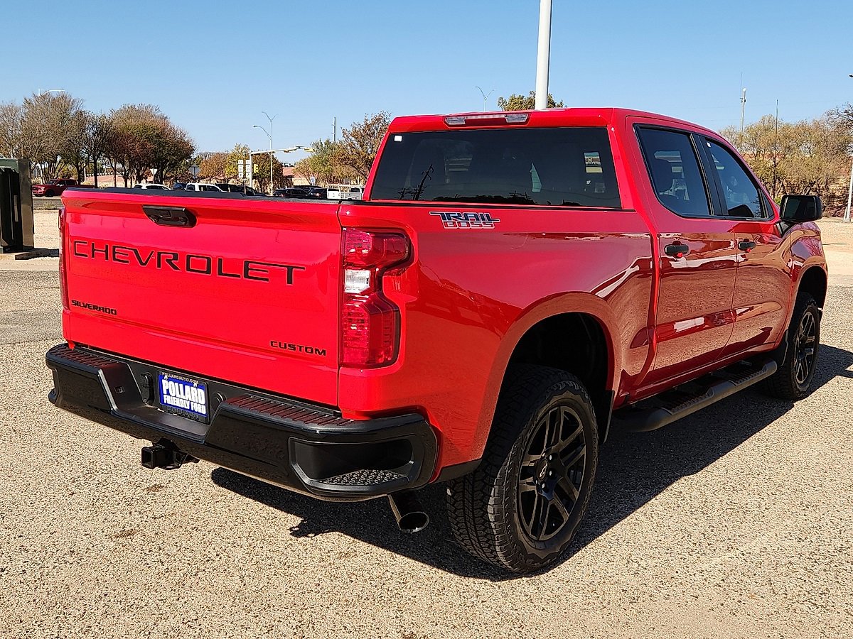 Used 2025 Chevrolet Silverado 1500 Custom Trail Boss w/ Turbomax Blackout Package image 3
