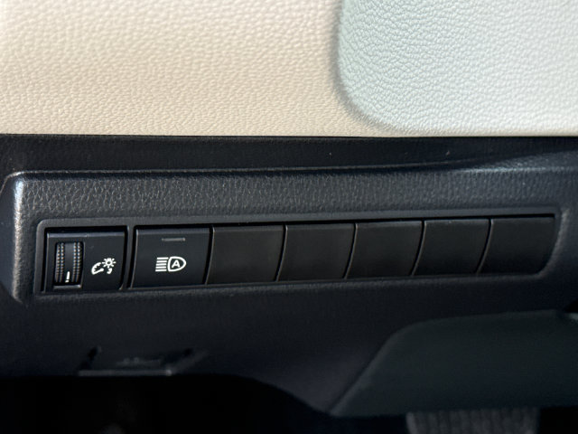 Used 2025 Toyota Corolla LE FWD image 21
