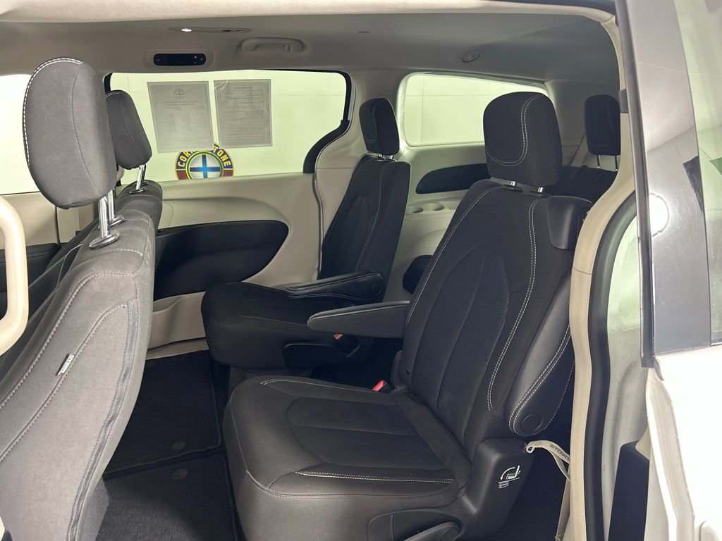 Used 2023 Chrysler Voyager LX FWD image 13