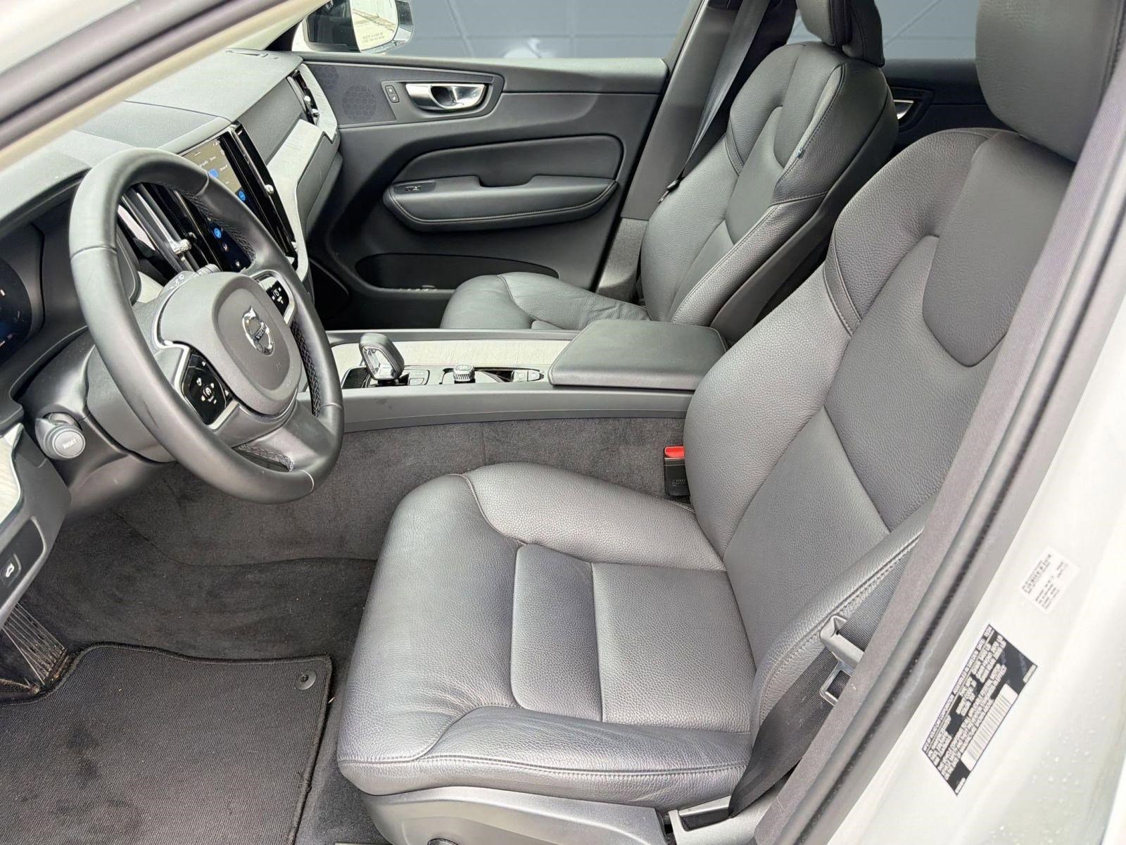 Certified 2025 Volvo XC60 B5 Plus image 5