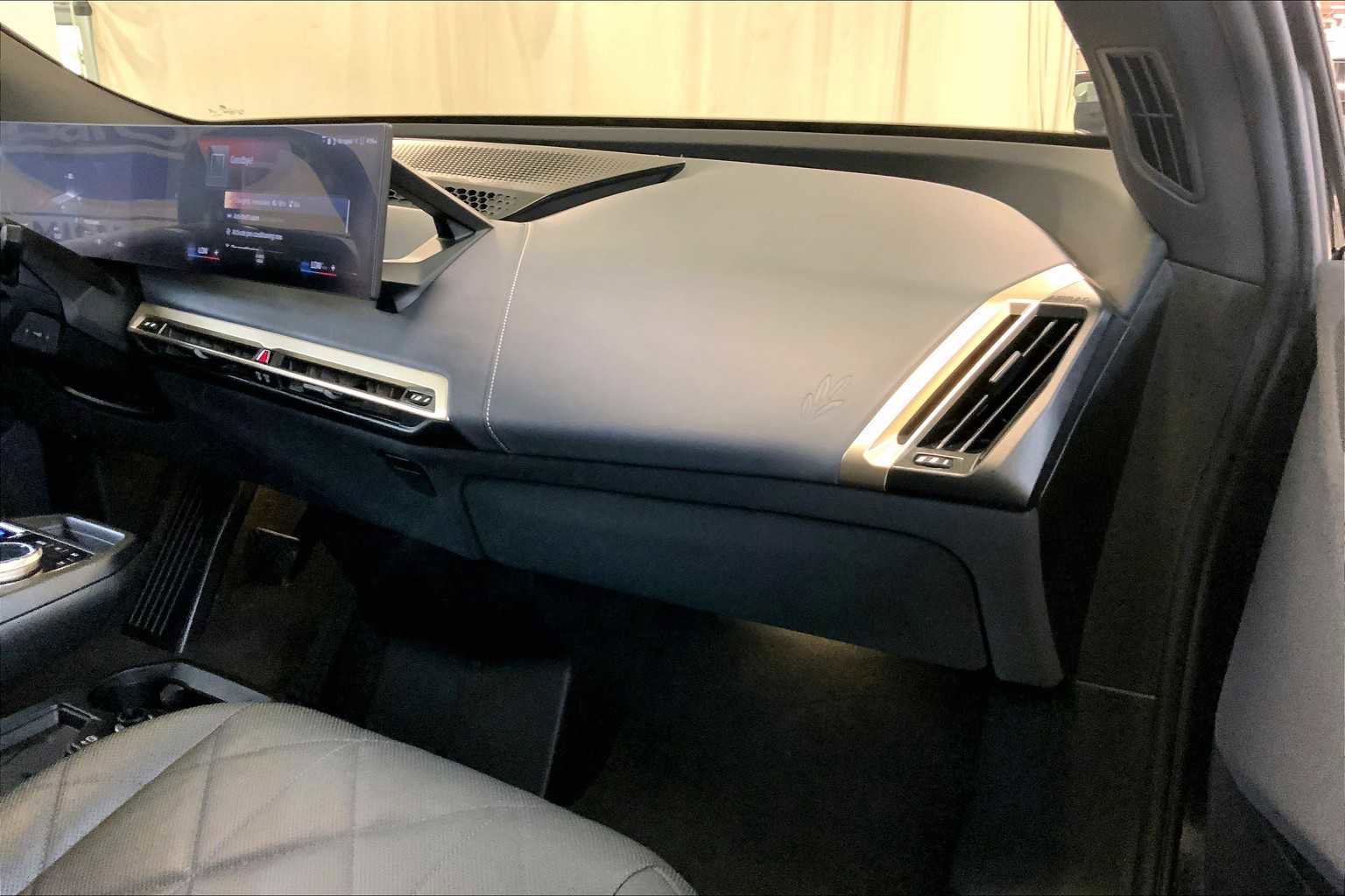 Used 2022 BMW iX xDrive50 w/ Convenience Package image 18