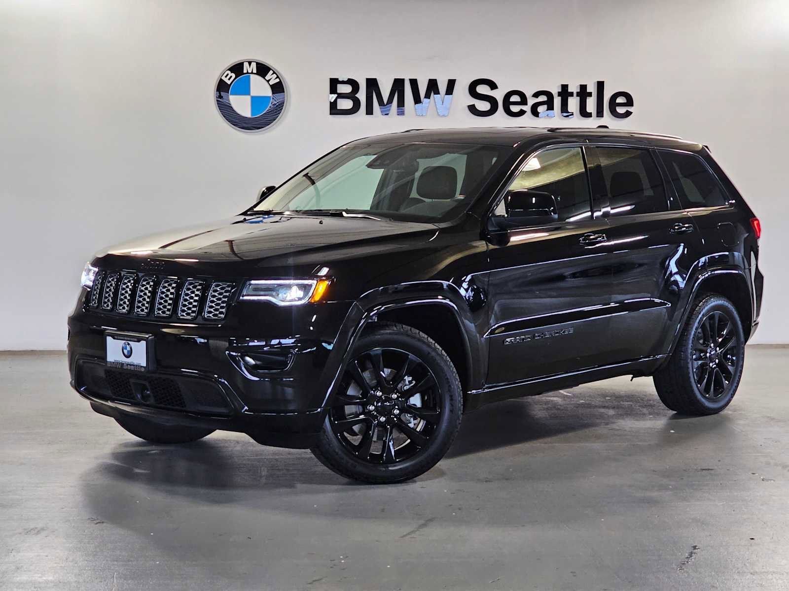 Used 2021 Jeep Grand Cherokee Laredo X image 1