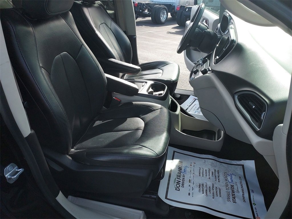 Used 2022 Chrysler Pacifica Touring-L image 30