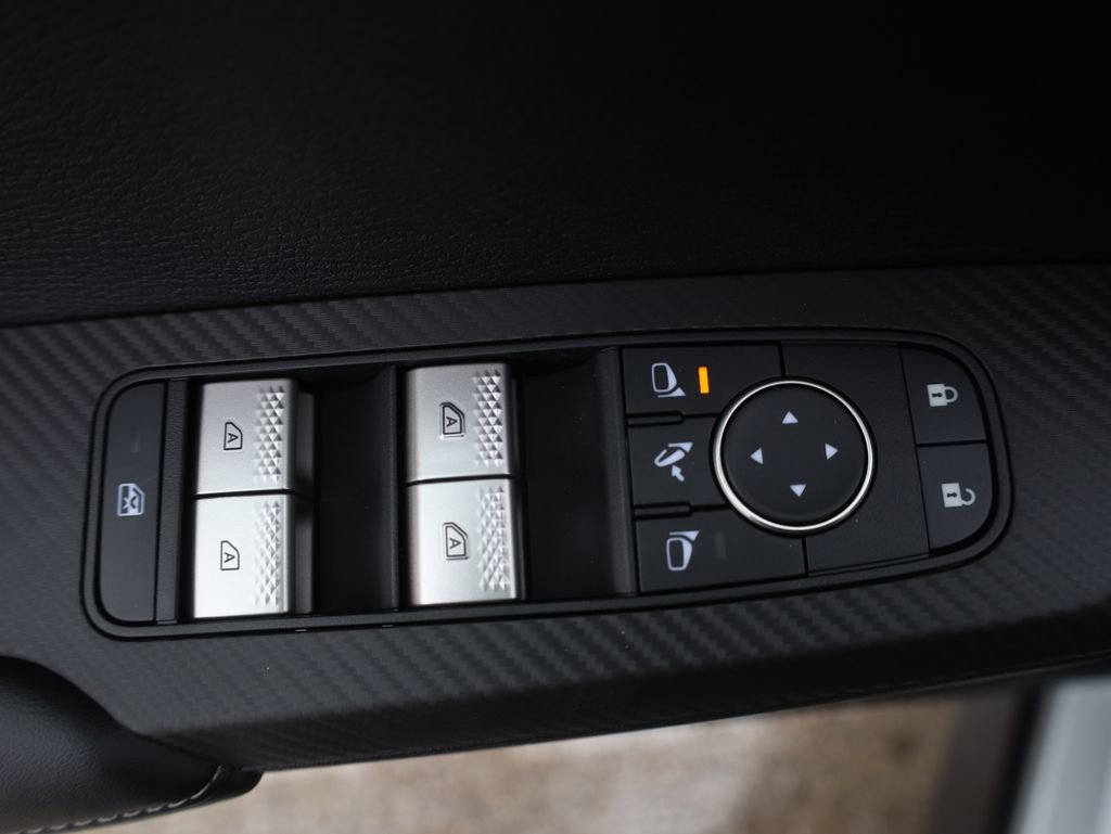 New 2025 Mitsubishi Outlander SE image 31