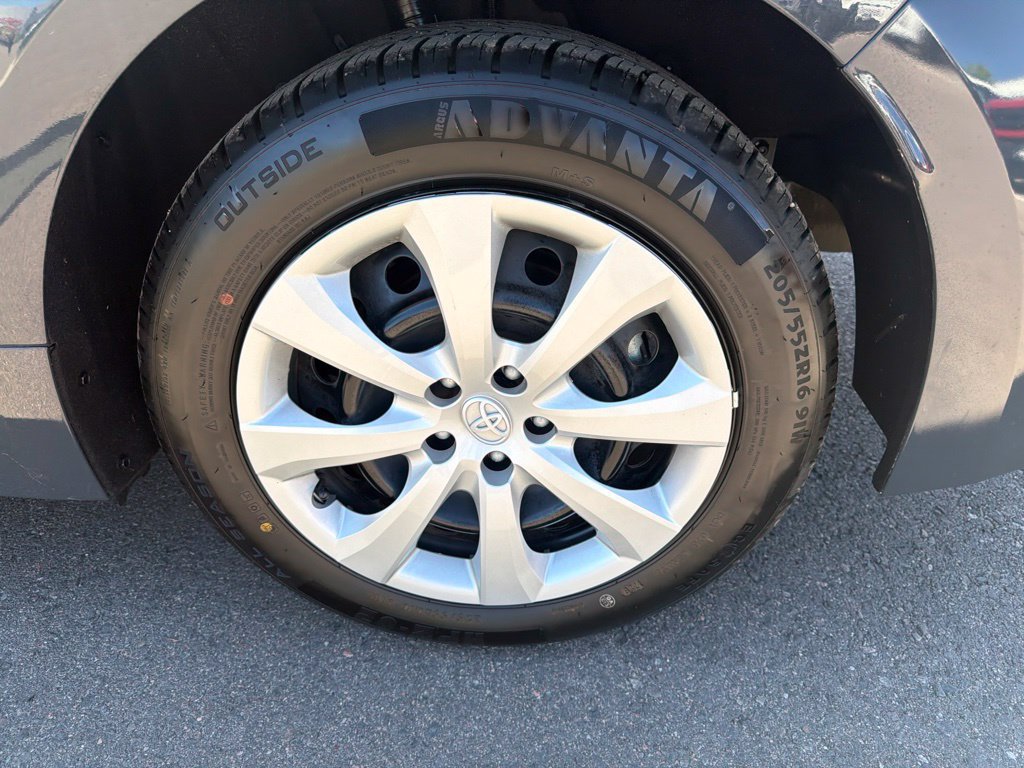 Used 2025 Toyota Corolla LE FWD image 32