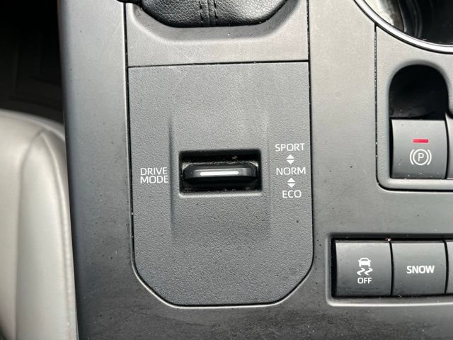 Used 2021 Toyota Highlander XLE FWD image 15