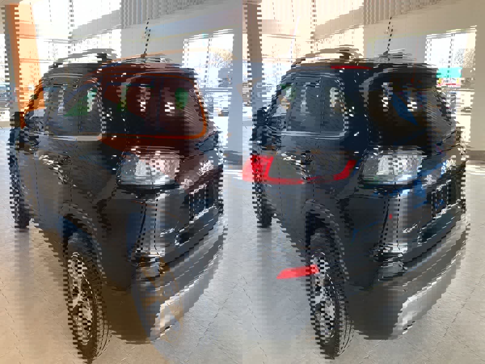 Used 2019 Jeep Cherokee Limited w/ Technology Group image 7