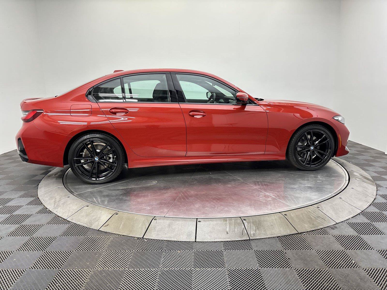 Used 2023 BMW 330i xDrive Sedan w/ M Sport Package AWD/4WD image 17