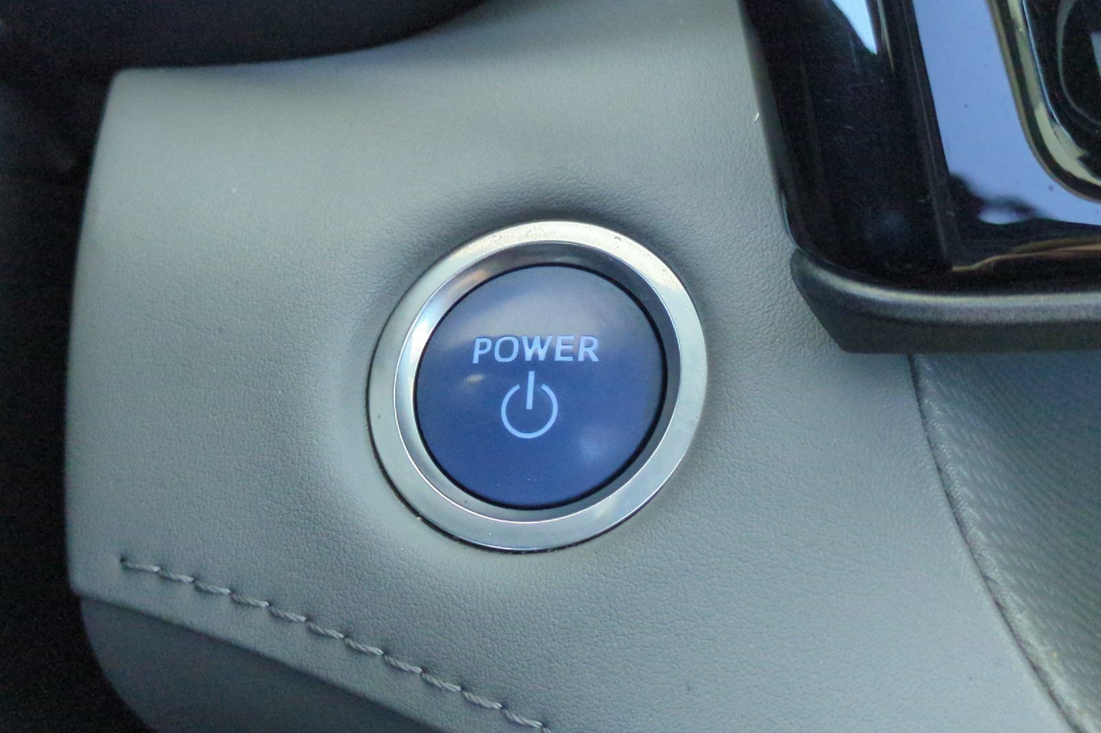 Used 2020 Toyota Highlander XLE AWD/4WD image 34