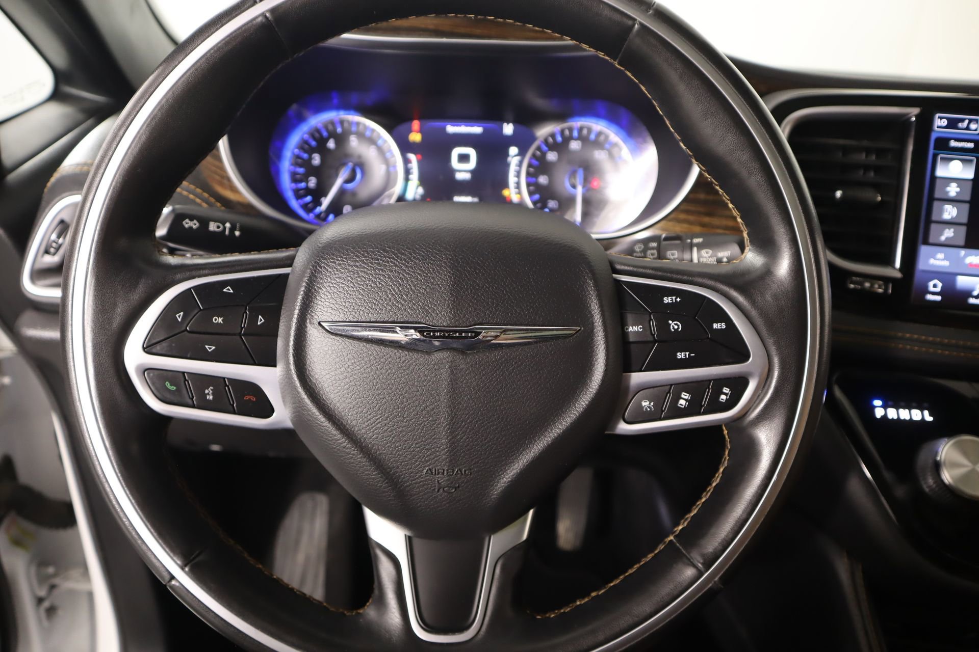 Used 2021 Chrysler Pacifica Pinnacle image 3