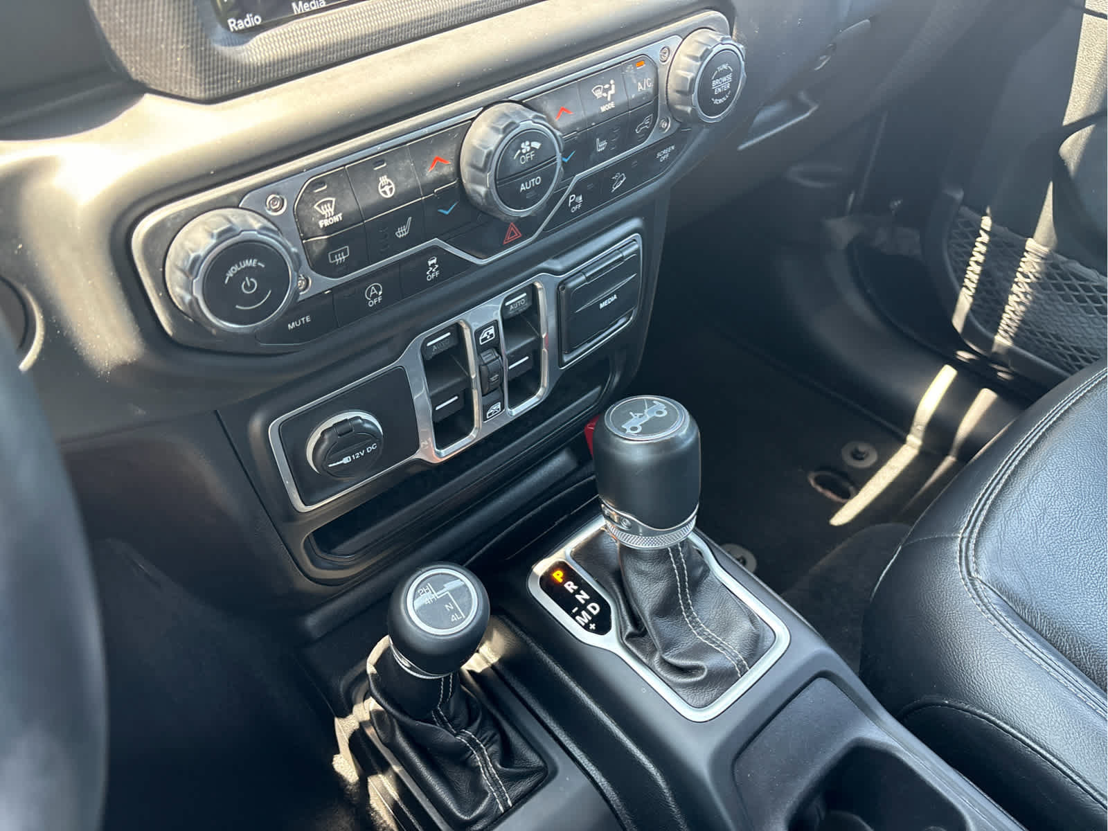 Used 2018 Jeep Wrangler Unlimited Sahara AWD/4WD image 21