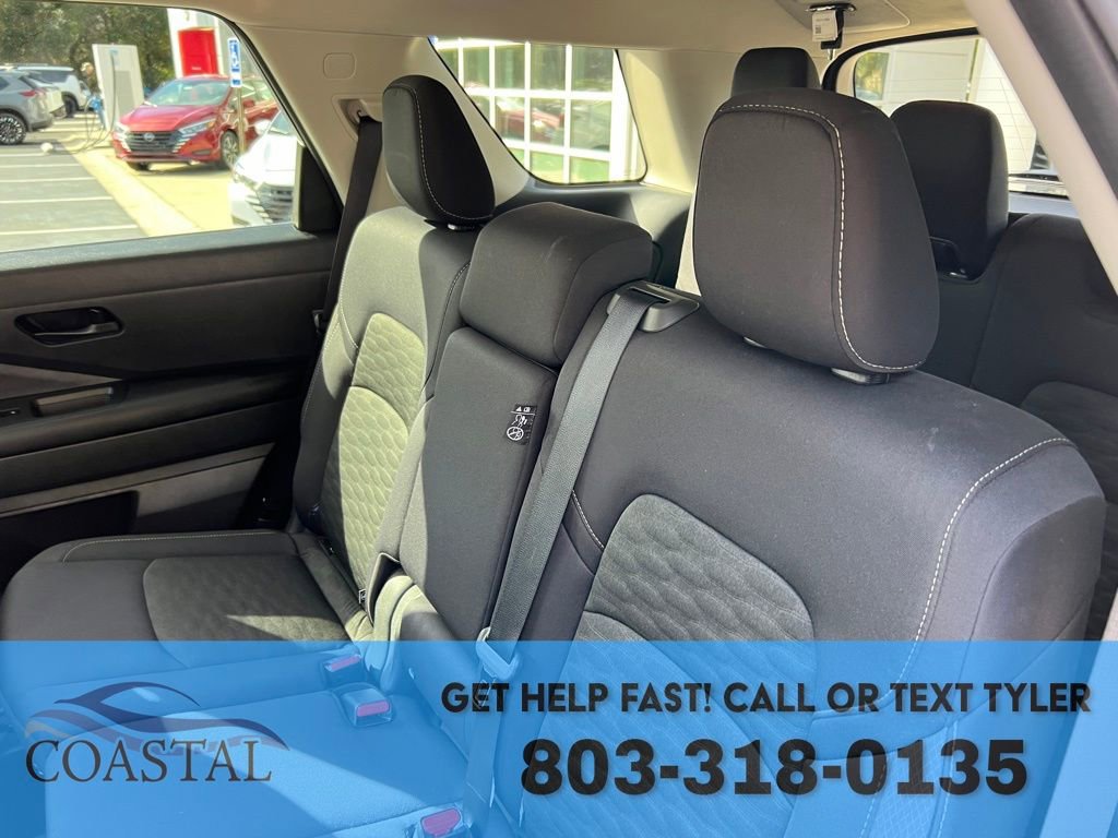 Used 2024 Nissan Pathfinder SV image 17