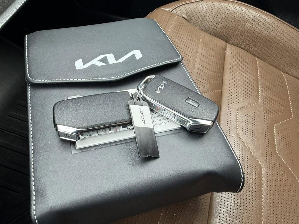 Used 2022 Kia Telluride SX w/ SX Prestige Package image 48