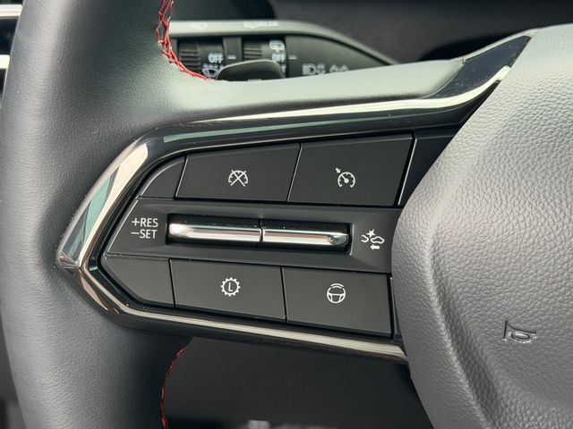 Used 2025 Chevrolet Traverse RS AWD/4WD image 22