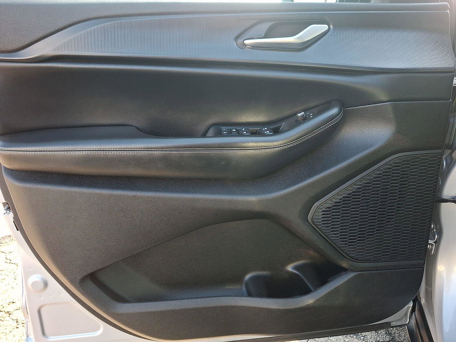 Used 2023 Jeep Grand Cherokee Laredo image 13