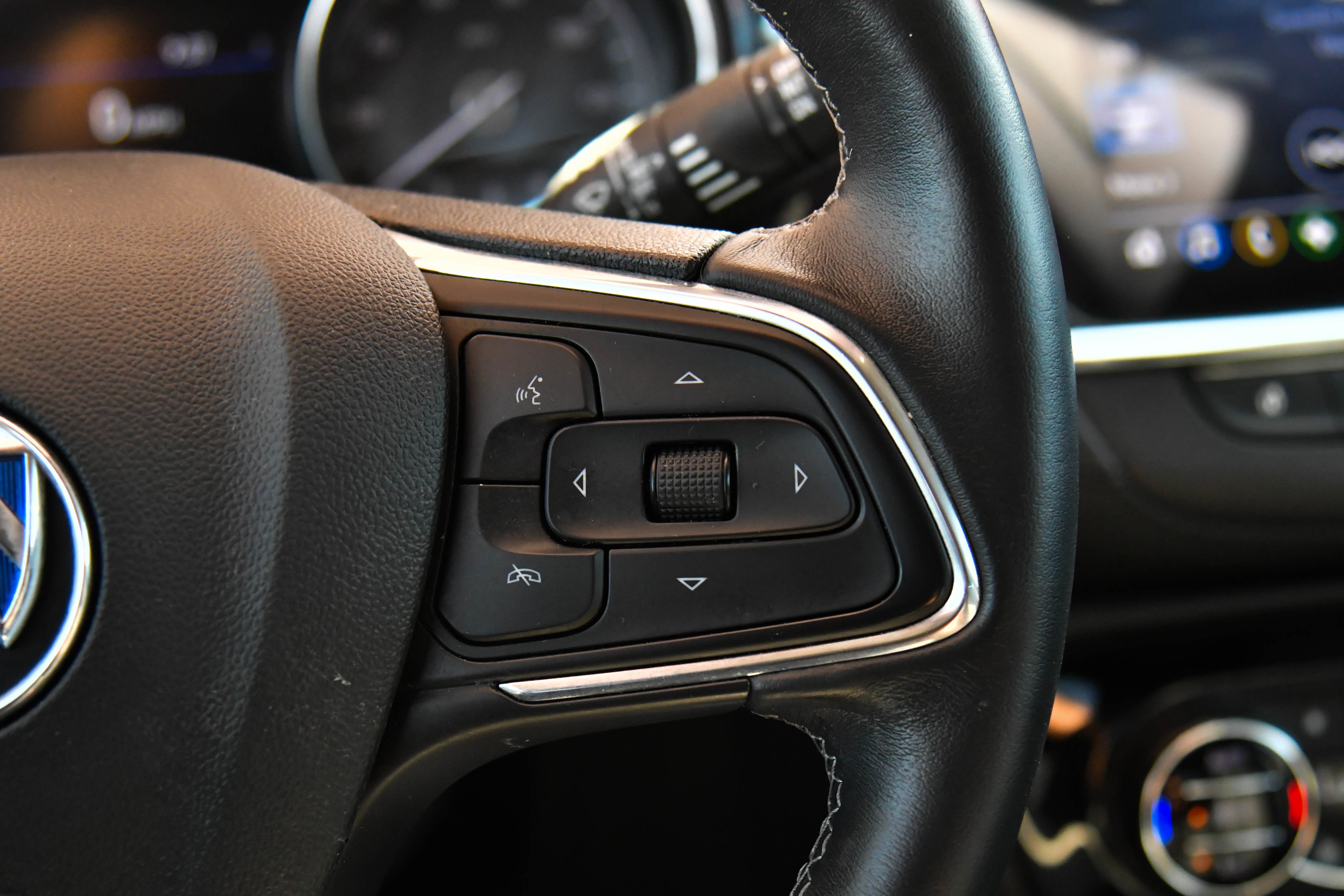 Used 2023 Buick Encore GX Select w/ Sport Touring Package image 28