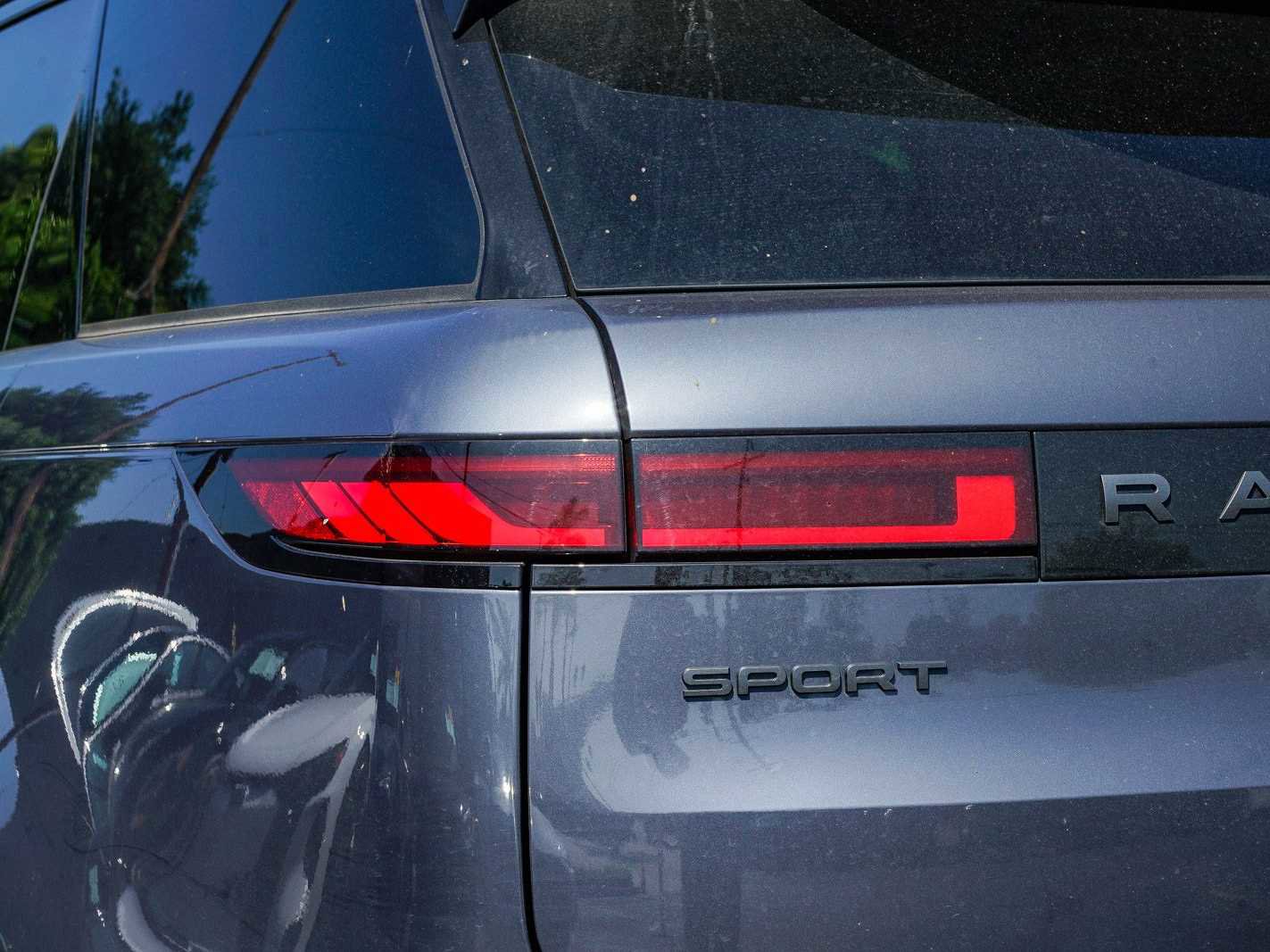 Used 2025 Land Rover Range Rover Sport Dynamic SE image 9