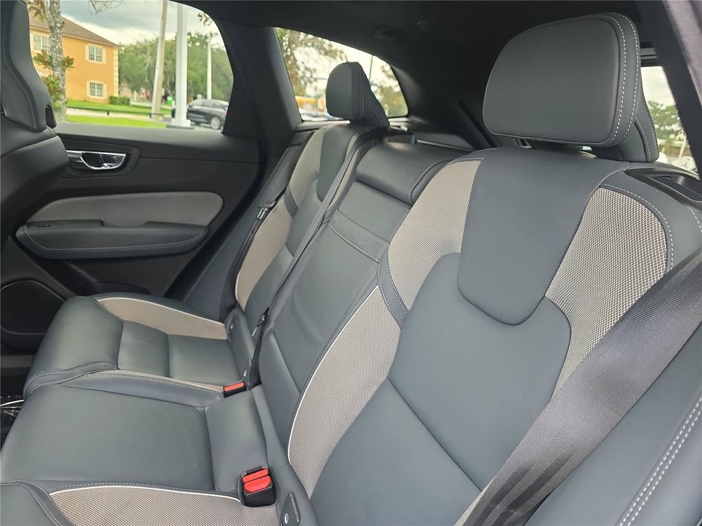 Used 2020 Volvo XC60 T5 R-Design w/ Protection Package Premier FWD image 12