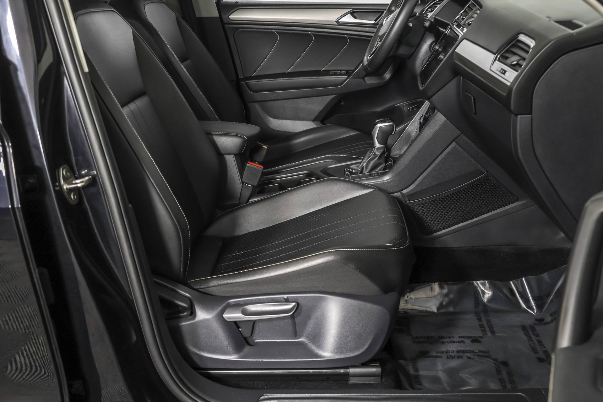 Used 2022 Volkswagen Tiguan SE image 46