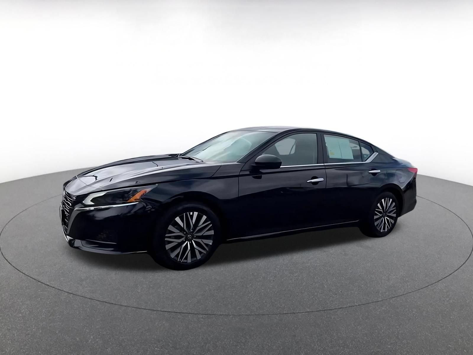 Used 2025 Nissan Altima 2.5 SV FWD image 6