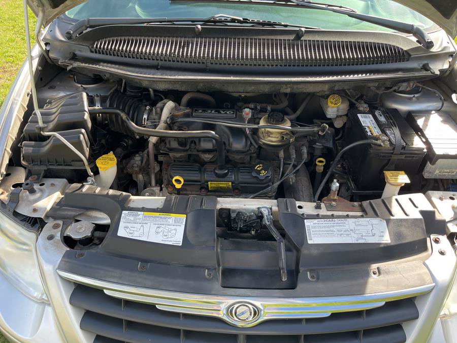 Used 2005 Chrysler Town & Country LX w/ Popular Equipment Group II FWD image 30
