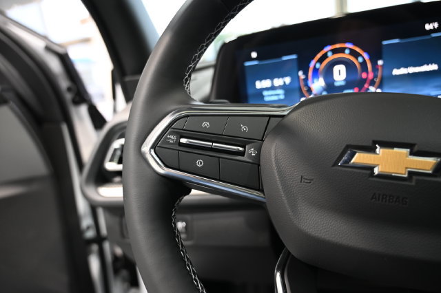 New 2027 Chevrolet Traverse LT w/ LPO, Floor Liner Package FWD image 24