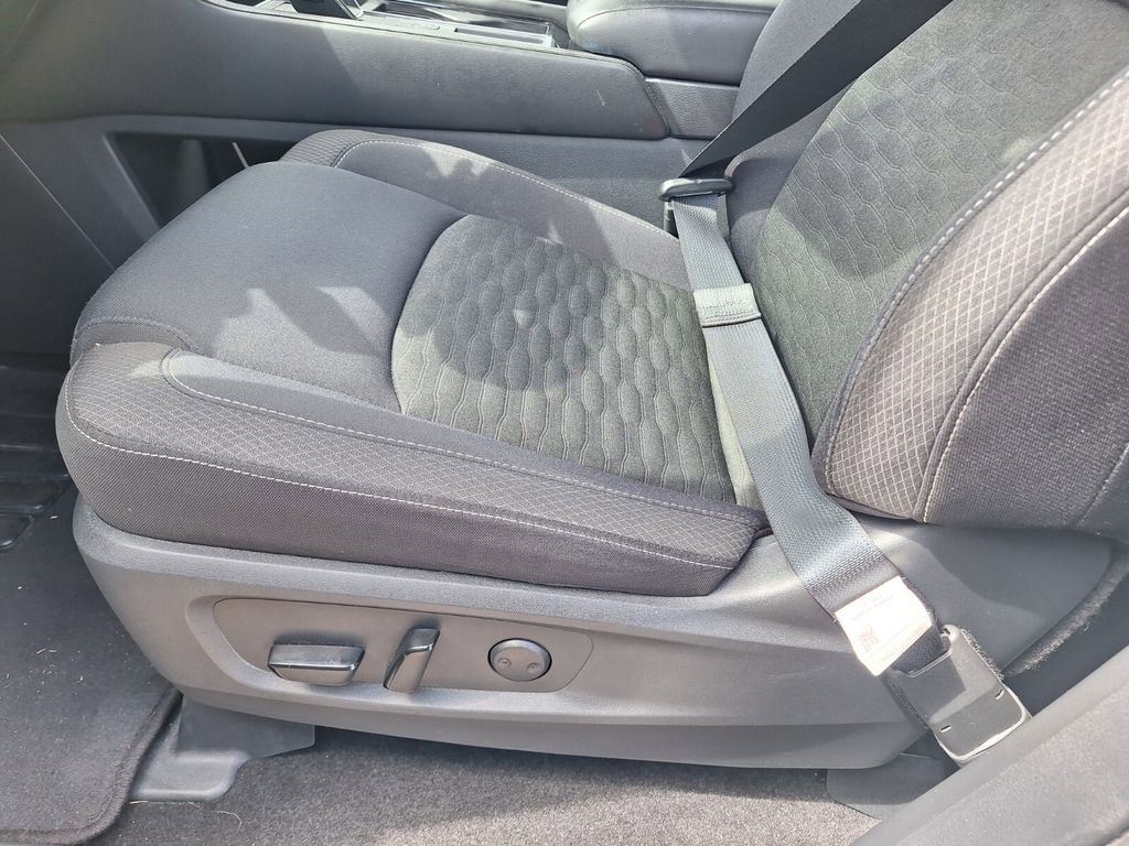 Used 2024 Nissan Pathfinder SV image 29