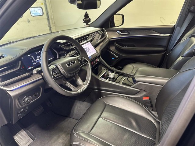 Used 2023 Jeep Grand Cherokee Overland image 5