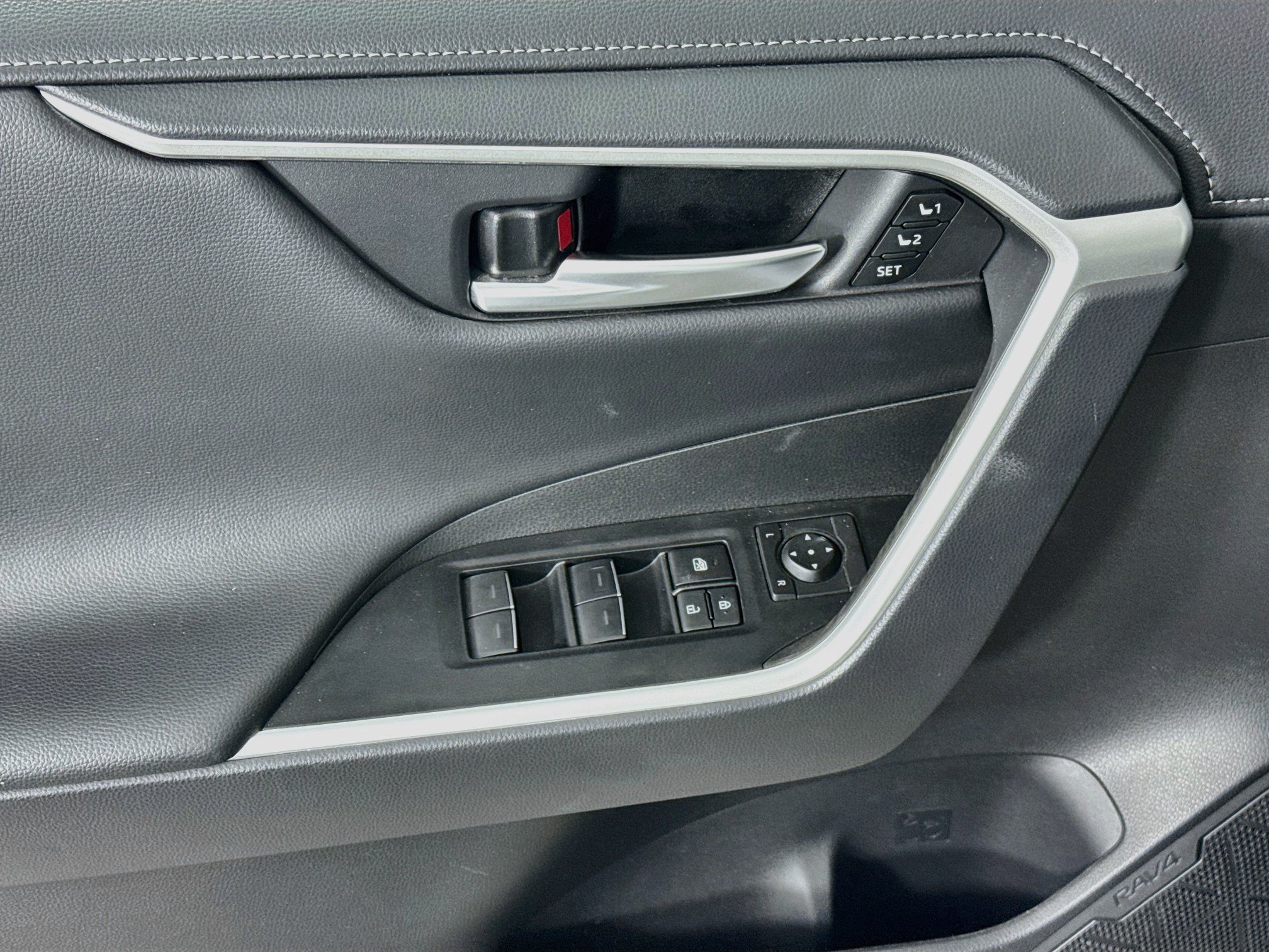 Certified 2025 Toyota RAV4 Limited AWD/4WD image 17