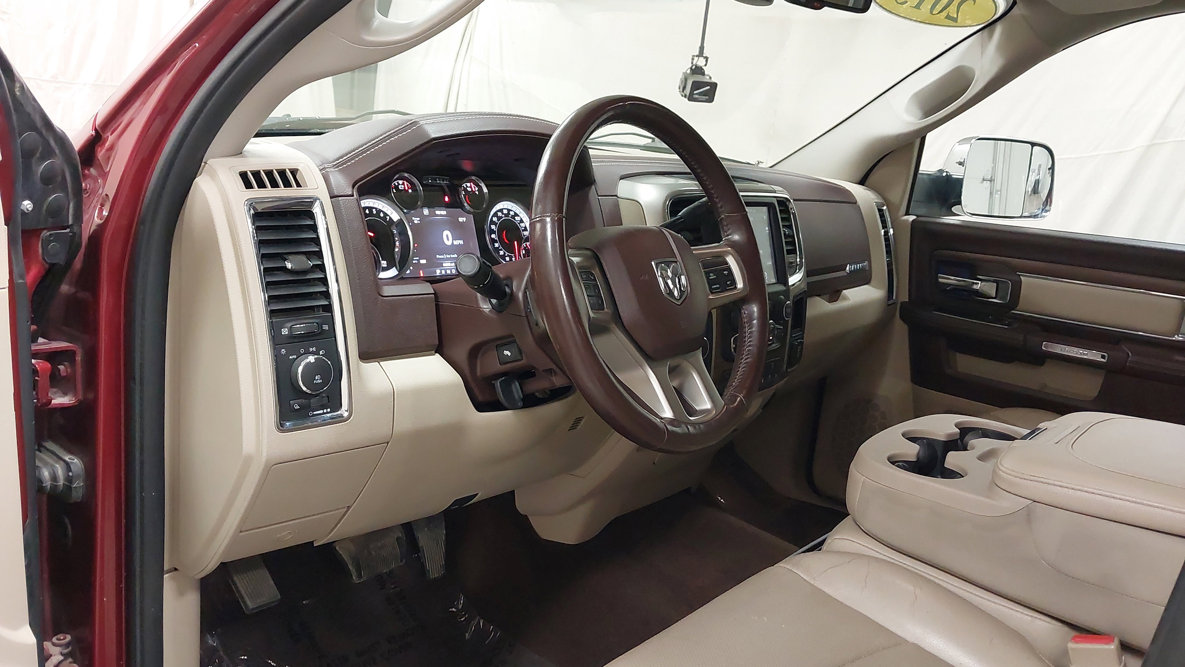 Used 2015 RAM 2500 Laramie AWD/4WD image 18