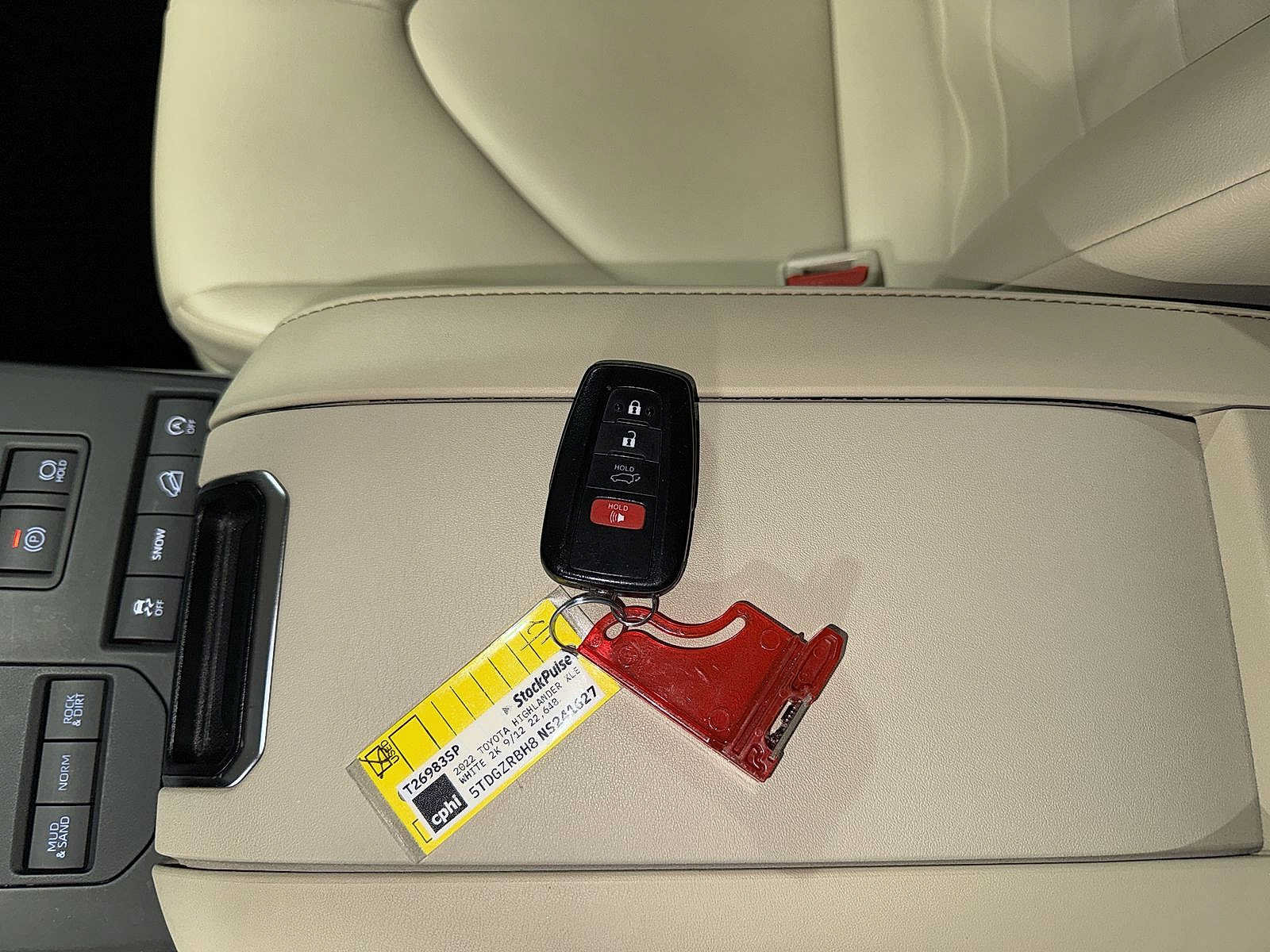 Used 2022 Toyota Highlander XLE AWD/4WD image 33