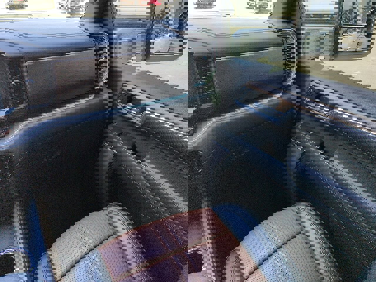 Used 2024 Chevrolet Silverado 2500 High Country w/ Technology Package image 16