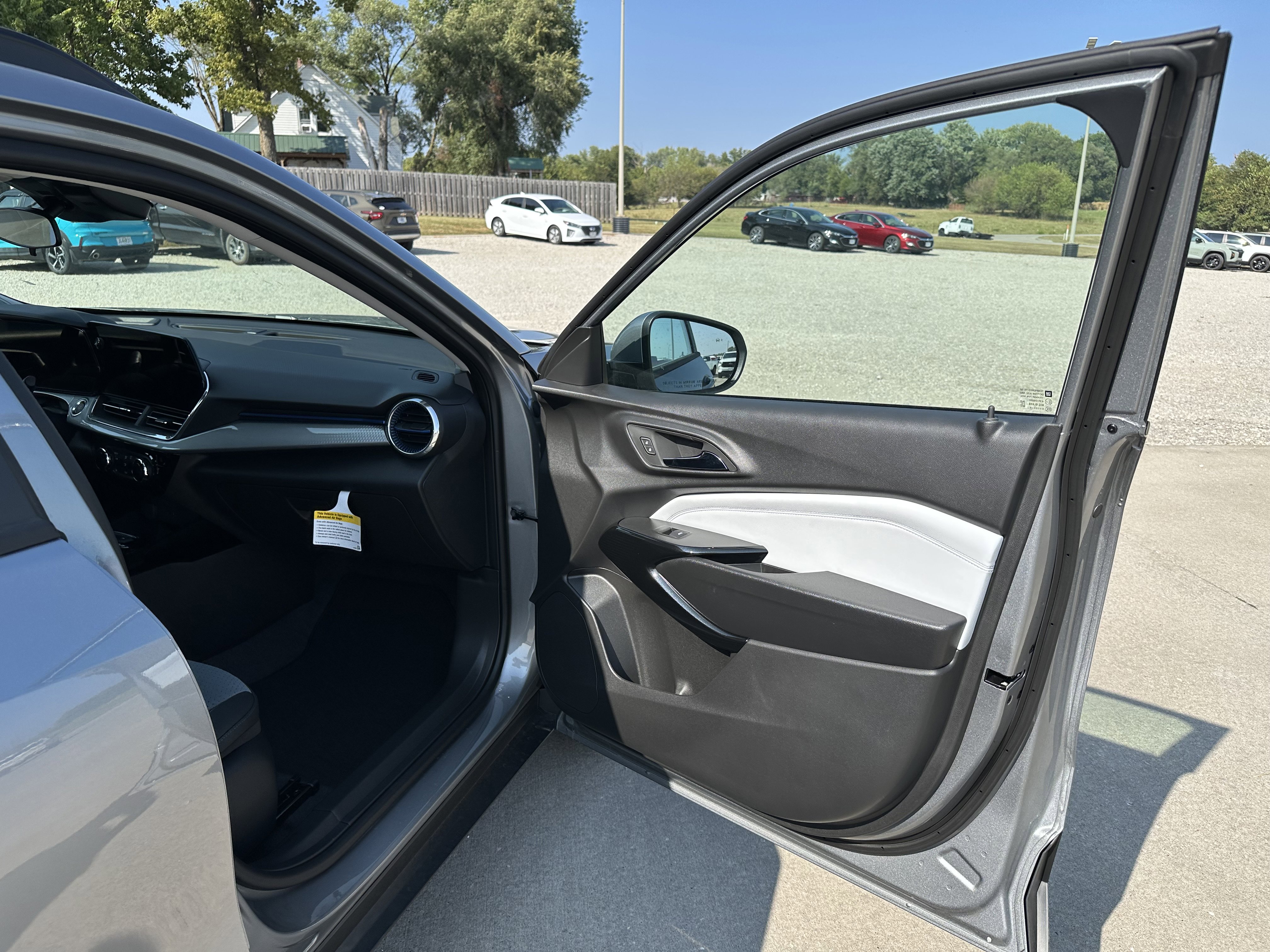 New 2025 Chevrolet Trax LT w/ Driver Confidence Package image 27