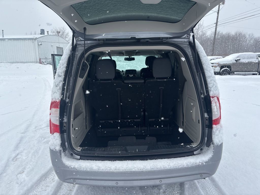 Used 2013 Chrysler Town & Country Touring-L w/ Driver Convenience Group image 24