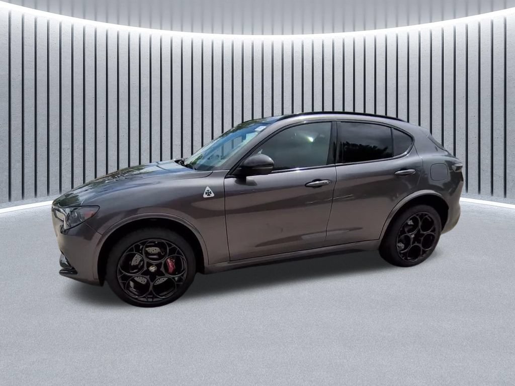 Used 2024 Alfa Romeo Stelvio Quadrifoglio AWD/4WD image 5