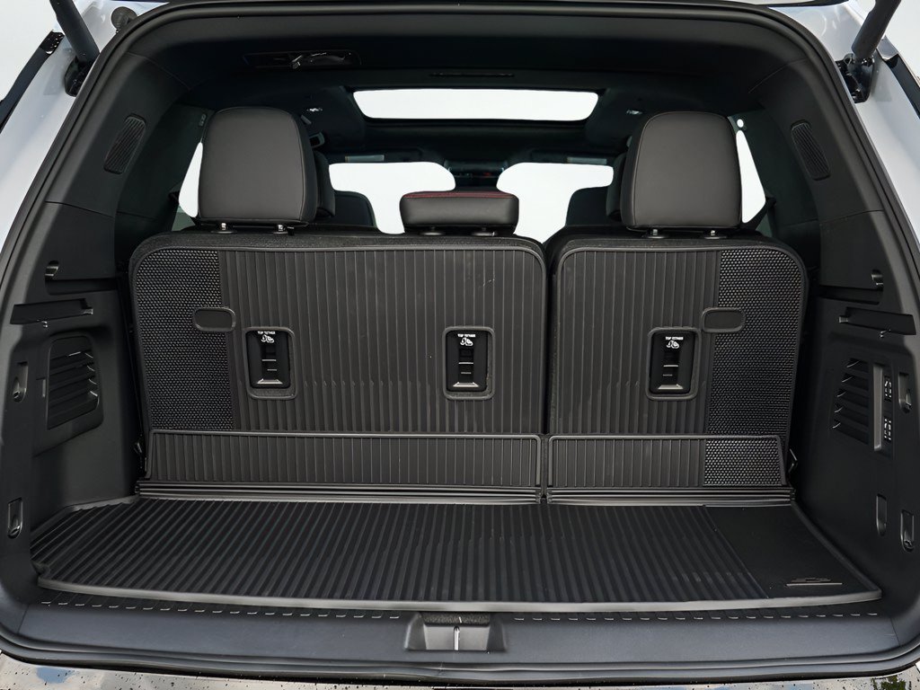New 2026 Chevrolet Traverse RS w/ LPO, Floor Liner Package AWD/4WD image 8