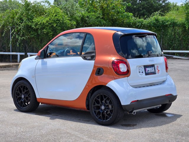 Used 2016 smart fortwo passion RWD image 7